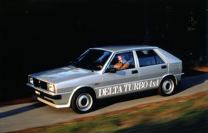 En 1982, le concept Turbo 4x4 donne le ton : la Lancia Delta a de grandes ambitions techhnologiques, mais il n'est pas encore question de rallye.