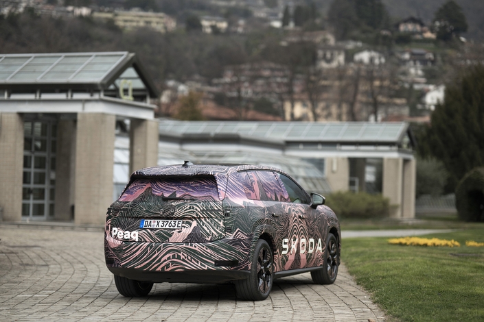 Le Peaq viendra concurrencer le Peugeot e-5008. Il sera proposé en 5 ou 7 places avec une batterie de 90 kWh et en deux versions : 4x2 ou 4x4.