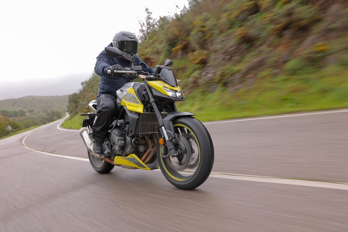 La Honda Hornet 750 embraye sur l’E-Clutch