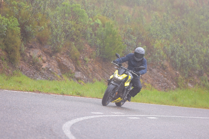 La Honda Hornet 750 embraye sur l’E-Clutch