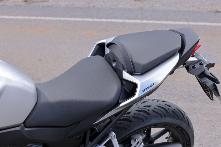 La Honda Hornet 750 embraye sur l’E-Clutch