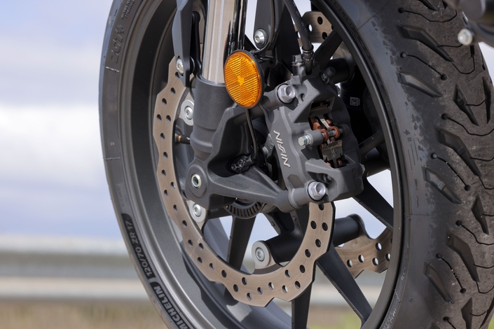 La Honda Hornet 750 embraye sur l’E-Clutch