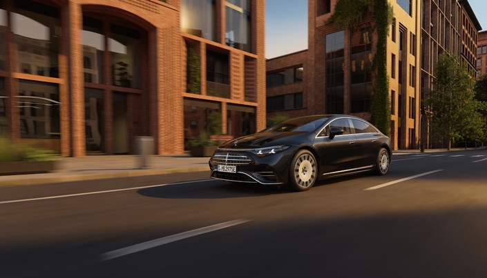 La Mercedes EQS restylée gagne quelques modifications esthétiques, de nouvelles technologies et dépasse les 900 km d'autonomie