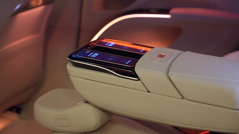 Tous les réglages des sièges et le système multimédia peuvent se diriger à partir de ces télécommandes.