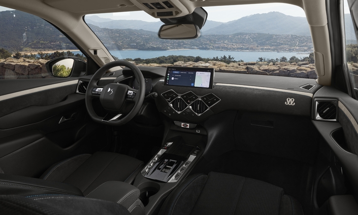 DS 3 met l’accent sur l’Alcantara sur cette série spéciale.