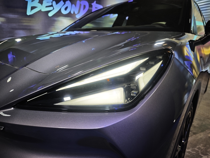 Dans l’équipement, on pourra des feux à LED matriciels.