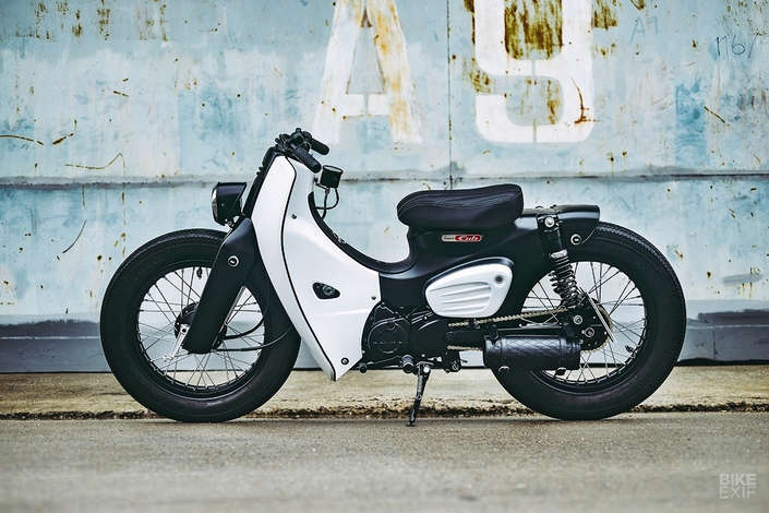 La moto la plus vendue de l’histoire… boudée en France ? La Honda Super Cub face à un marché qui ne la comprend pas