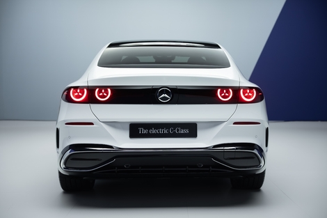 Les étoiles se retrouvent aussi dans les feux arrière.