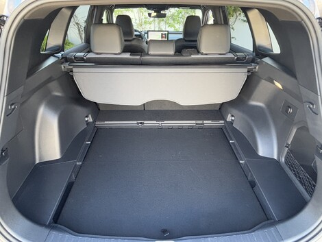 Si le volume sous tablette est en berne, le hayon redressé favorisera les gros chargements.