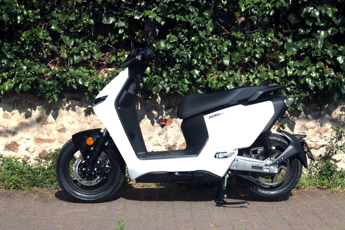 Zero Motorcycles LS1 : un nouveau scooter urbain accessible et efficace malgré les contraintes habituelles