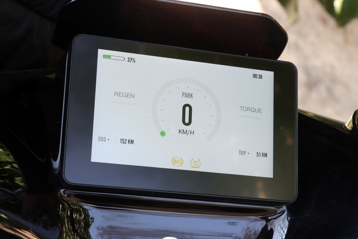 Zero Motorcycles LS1 : un nouveau scooter urbain accessible et efficace malgré les contraintes habituelles