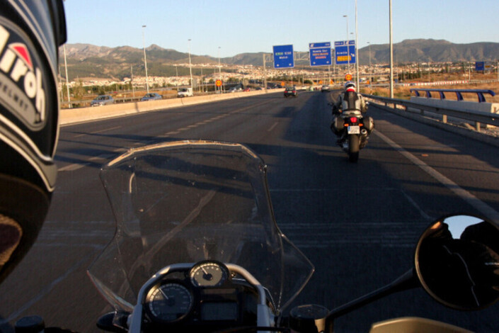 Risque de pénurie de carburant et guerre au Moyen-Orient, l'AIE dégaine son plan choc : télétravail, 110 km/h sur autoroute et circulation alternée