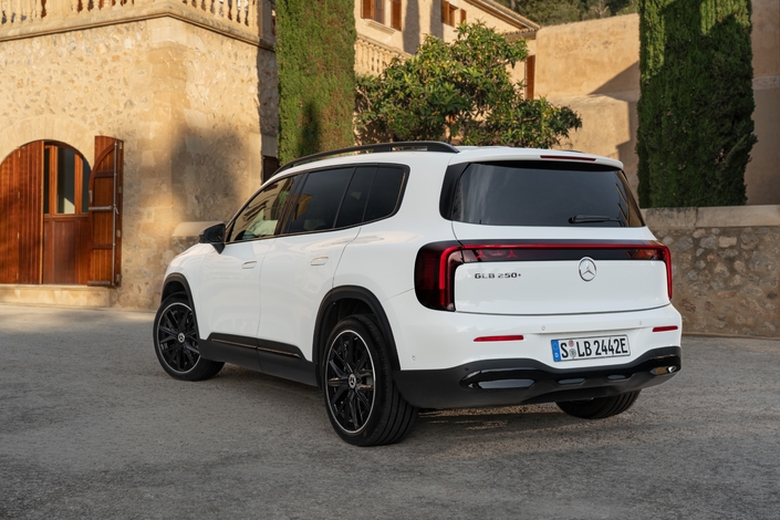 Le nouveau Mercedes GLB est proposé en 5 ou 7 places, en hybrides ou électrique, et en 2 ou 4 roues motrices.