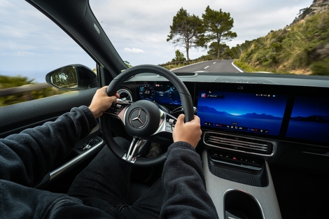 Le GLB mise sur le confort. Il est équipé de suspensions pilotées efficaces et d'une insonorisation de qualité qui rendent les voyages sur autoroute confortables.