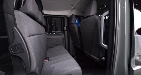 La banquette arrière trois places s’escamote et libère de l’espace en soute.