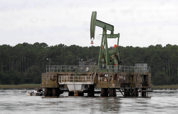 Forage de pétrole sur le lac de Parentis-en-Born (Landes). PHOTOPQR/SUD OUEST/MAXPPP