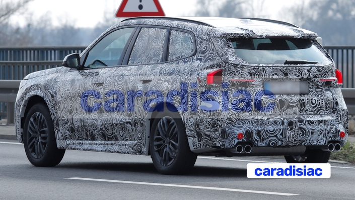 Le BMW X1 dispose d’une importante offre de motorisations qui devrait être reconduite à l’identique. La prochaine génération qui devrait arriver vers 2029 conservera toujours l’actuelle plateforme, alors que le modèle électrique BMW iX1 passera à la nouvelle base technique « Neue Klasse ».