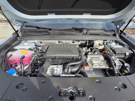 Le Jaecoo 7 reprend la mécanique du 5. La puissance maximale combinée, 224 ch, est confortable.