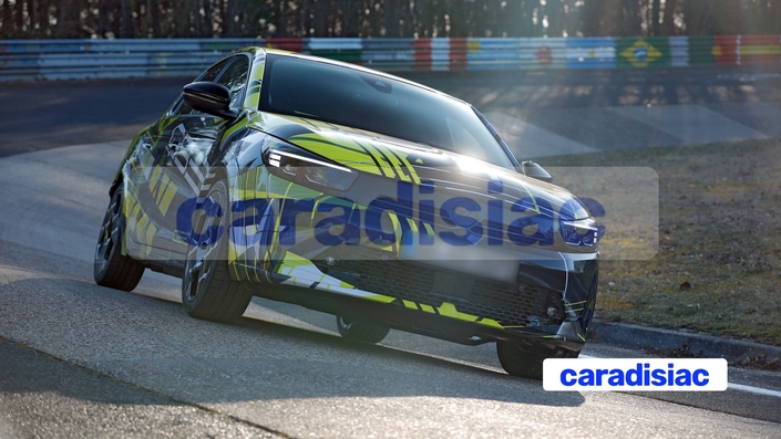 Sur la piste réputée exigeante du Nürburgring, les essayeurs d’Opel testent l’Opel Corsa GSE à haute vitesse. Ils peaufinent les réglages de l’accélérateur, de la direction et de l’ESC afin de permettre à l’Opel Corsa GSE de profiter au mieux de toute la puissance de l’électromoteur de 280 ch dont elle est équipée.