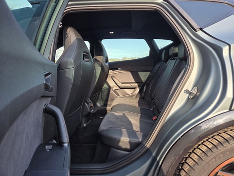 Contrairement à certains de ses concurrents, le Formentor offre un espace honorable aux places arrière.