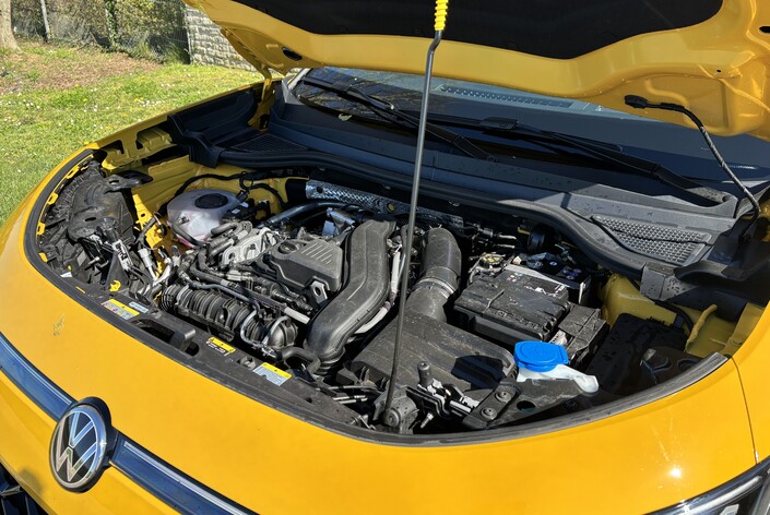 Ce moteur ne bénéficie que d’une petite hybridation, et tente de compenser avec la désactivation de deux cylindres.