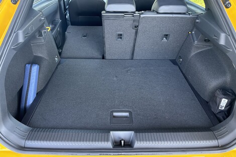 La modularité est simple (pas de banquette coulissante) avec seulement un plancher amovible.