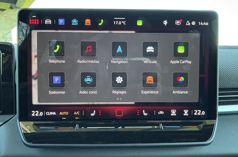 L’infodivertissement profite d’une technologie rapide et fluide. Si le déroulement des menus est logique, l’ensemble demande un petit temps d’adaptation, car ce système regroupe beaucoup de fonctions.