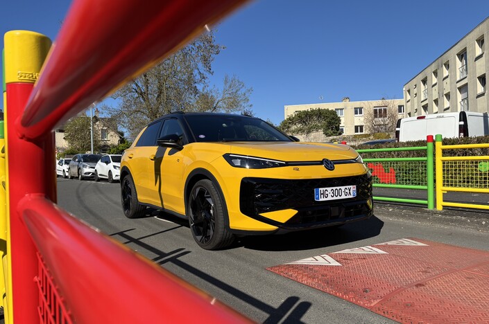 Les dos-d’âne vont devenir vos ennemis si vous choisissez la monte optionnelle de 20 pouces.