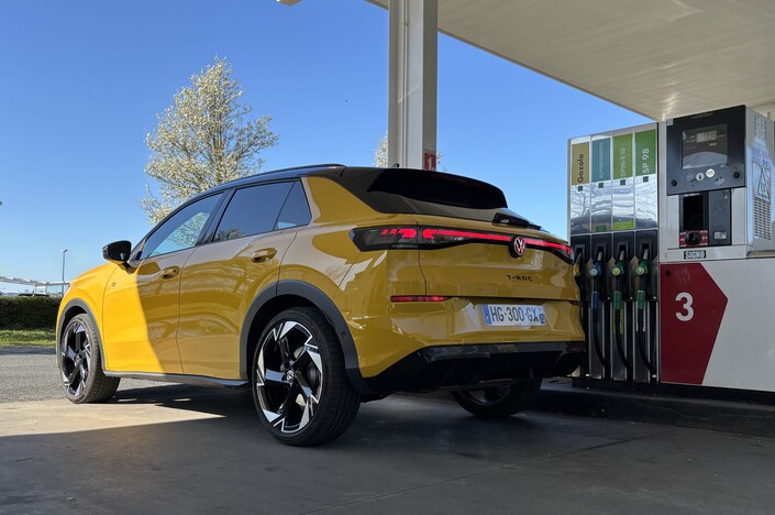 Dans le courant de l’année, le T-Roc bénéficiera de nouvelles motorisations « full hybrid » de 130 et 170 ch.