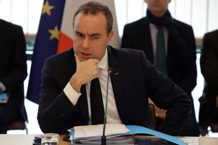 le premier ministre tiraillé entre la fronde des partis d’opposition et la pression des marchés. Crédit photo : MaxPPP.