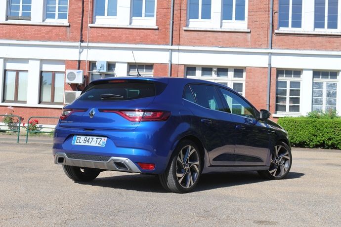 Essai Renault Megane Gt Dci 165 2017 Fort Controle