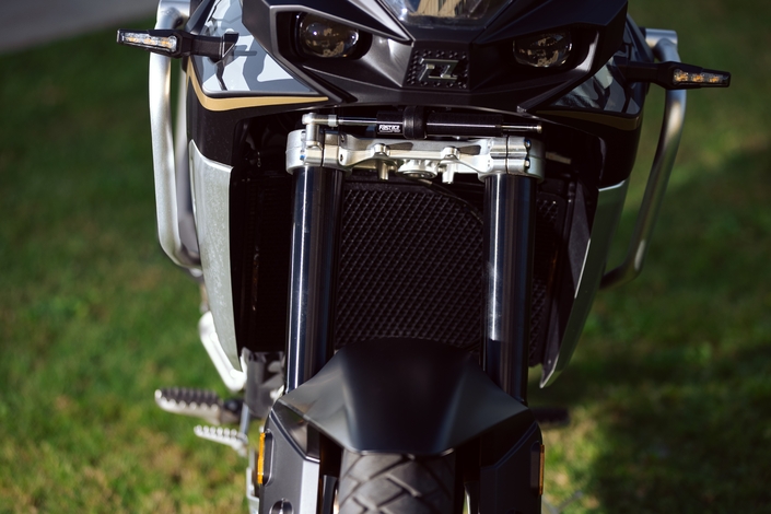 Peut-on faire plus polyvalent, moins cher et aussi fun que la Kove 800X GT ?