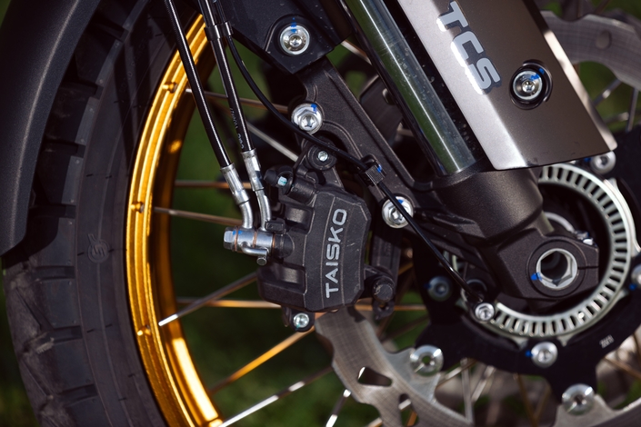 Peut-on faire plus polyvalent, moins cher et aussi fun que la Kove 800X GT ?