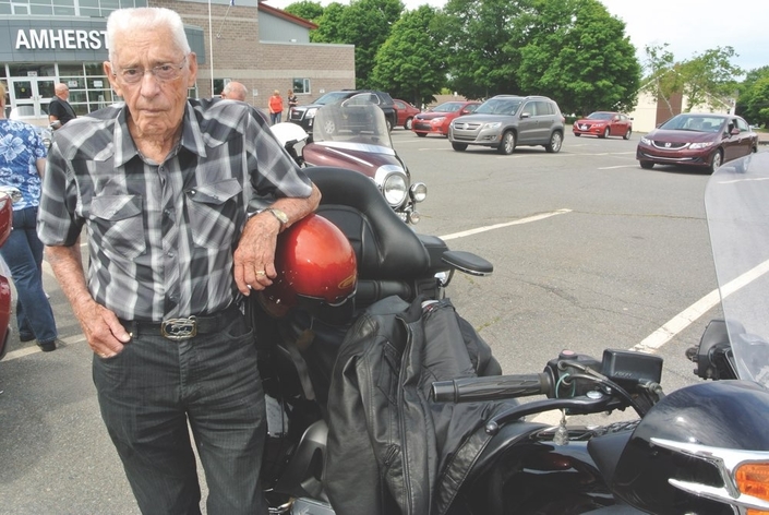 Le Winger centenaire S1-insolite-100-ans-et-toujours-motard-620184