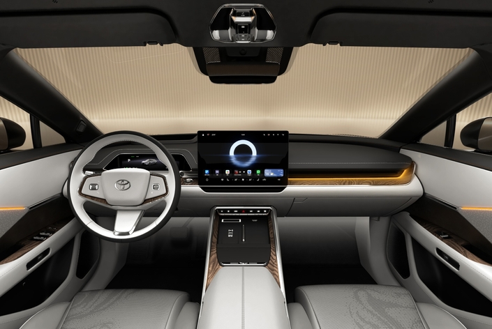 Grand écran, ligne épurée, l’intérieur de cette Toyota est une invitation au voyage.