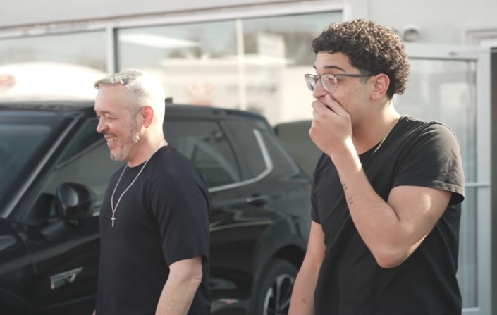 Son père lui offre une Audi RS7 en première voiture