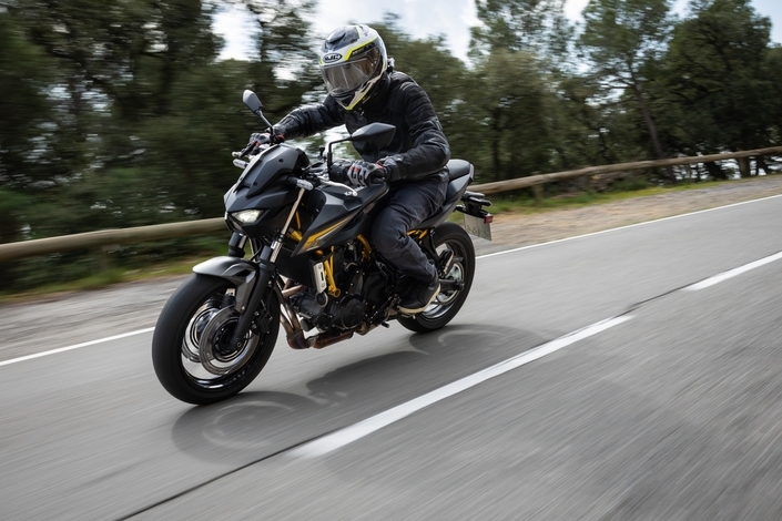 La Kawasaki Z650 s’offre une cure de jouvence pour l’été 2026