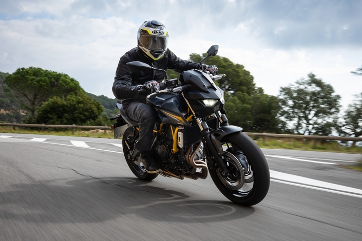 La Kawasaki Z650 s’offre une cure de jouvence pour l’été 2026