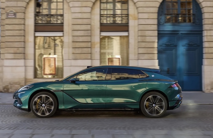 Le profil de la Z9GT fait très « fastback ». Elle mesure 5,18 mètres de long.