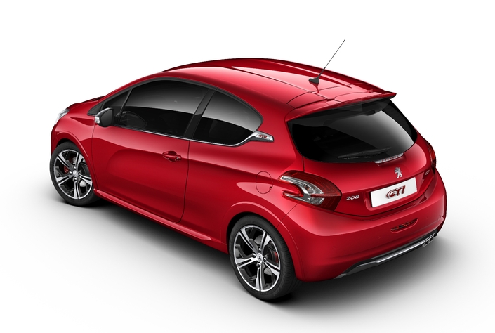 Pas facile de différencier une GTI d'une autre 208. Notons les jantes, voire les logos... Malheurseument, avec un Cx ce 0.34 et un Scx de 0.71, l'aérodynamique n'est manifestement pas une priorité.