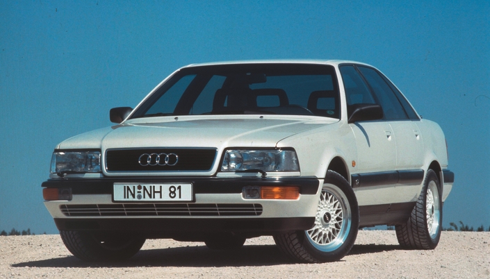 En 1992, la V8 gagne en muscle, son moteur passant à 4,2 l et 280 ch. Cette évolution bénéficie d'office de belles jantes BBS.