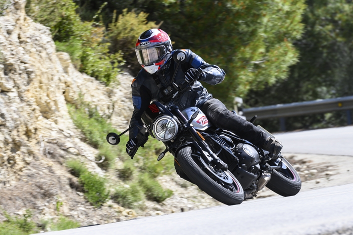 Triumph Tracker 400 : un 400 pour s'amuser vraiment !