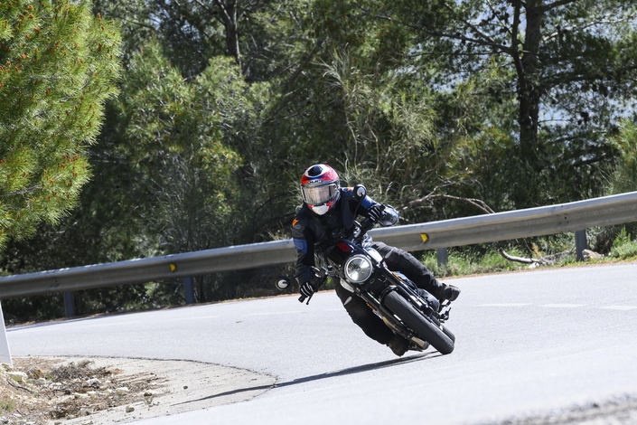 Triumph Tracker 400 : un 400 pour s'amuser vraiment !