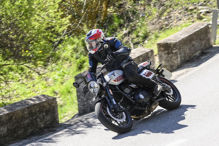 Triumph Tracker 400 : un 400 pour s'amuser vraiment !