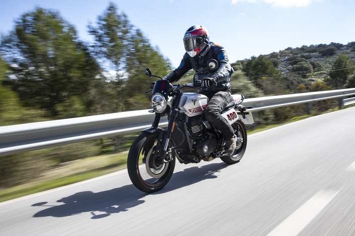 Triumph Tracker 400 : un 400 pour s'amuser vraiment !