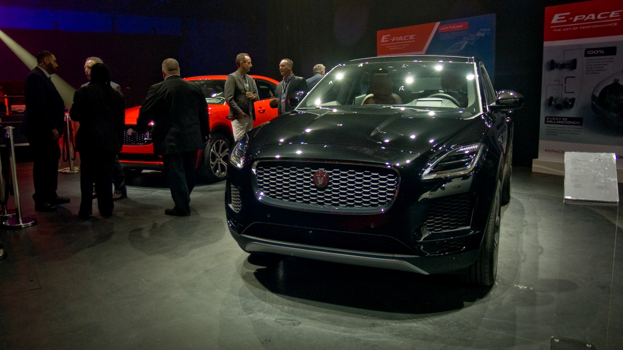 S0-presentation-video-tous-les-details-du-jaguar-e-pace-523712.jpg