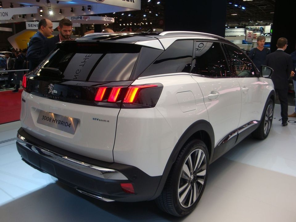 Peugeot 3008 Hybrid4 enfin 4x4 En direct du Mondial de Paris 2018