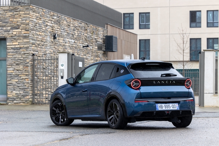 Lancia Ypsilon Elettrica 156 LX : 37 800 € (modèle photographié en finition Cassina, plus commercialisée)