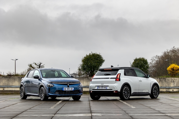 Lancia Ypsilon et Renault 5 E-Tech, les beaux quartiers sont leur terrain de jeu