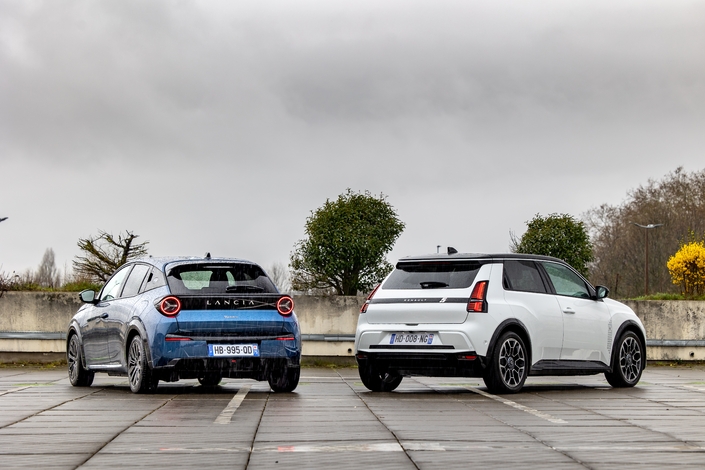 Lancia Ypsilon et Renault 5 E-Tech, les beaux quartiers sont leur terrain de jeu